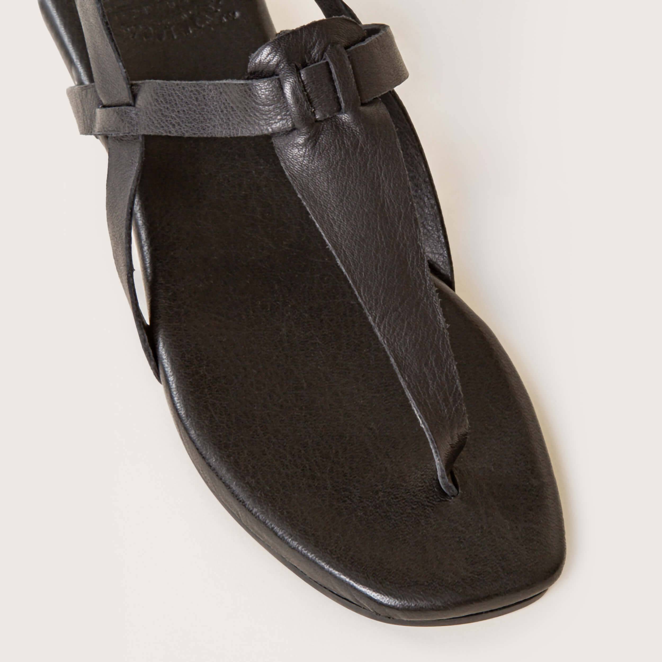 DNA Footwear, Amherst - Black