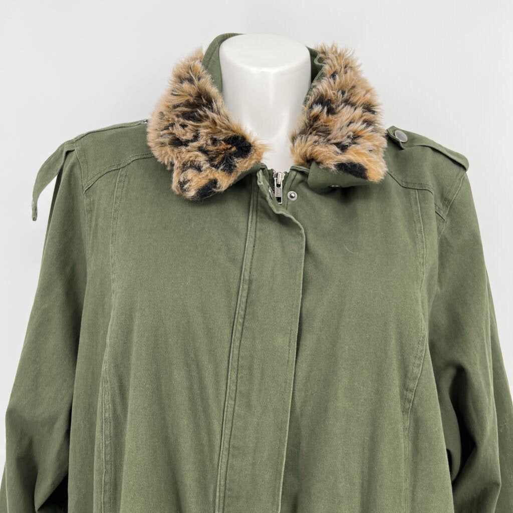 Torrid, Torrid Faux Fur Collar Coat