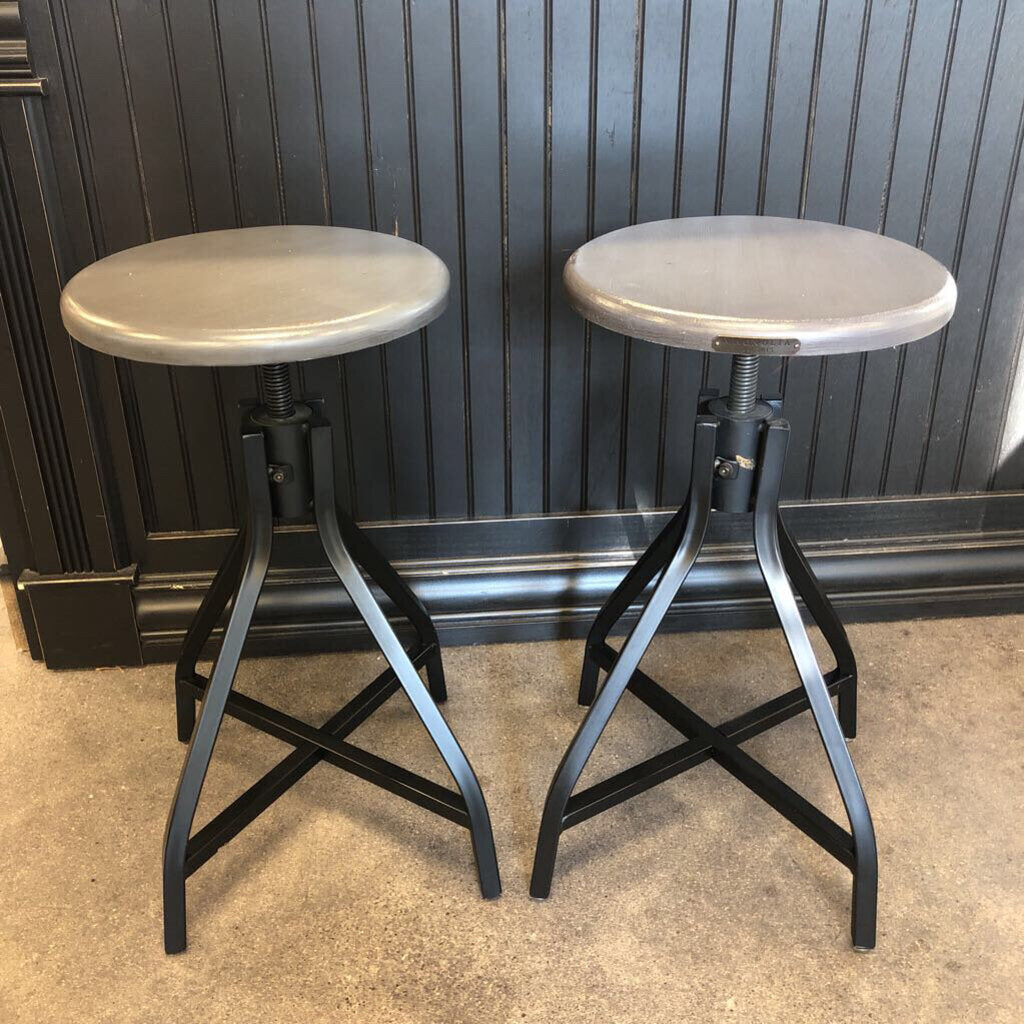 Magnolia, Wood Seat Stools